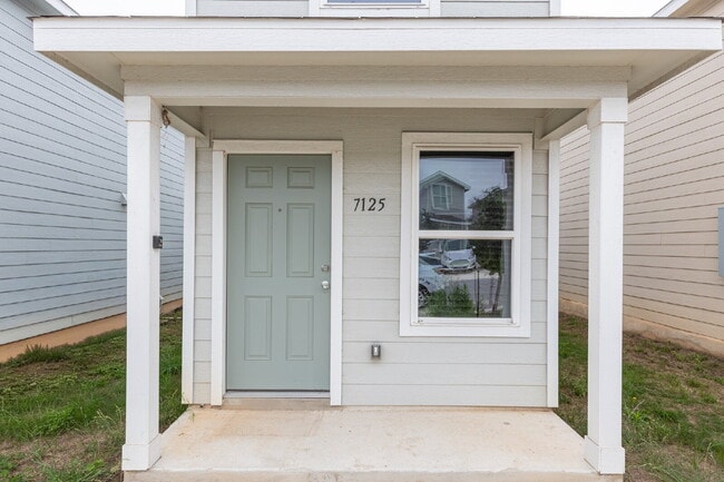 Photo - 7125 Elm Cv