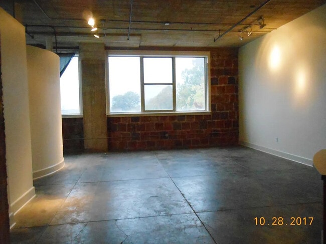 Photo - 505 Whitehall St SW Apartments