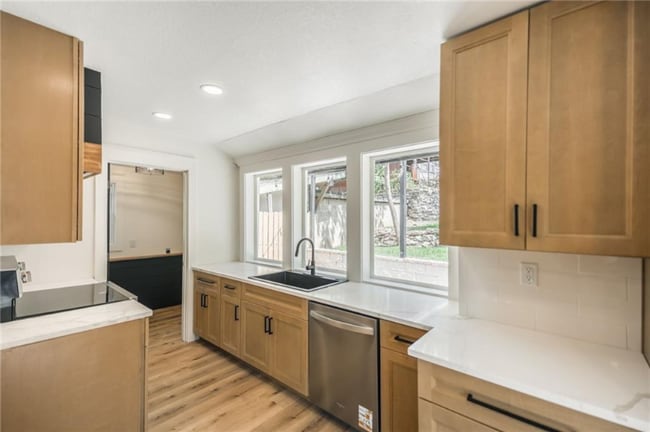 Photo - 4635 Genessee St