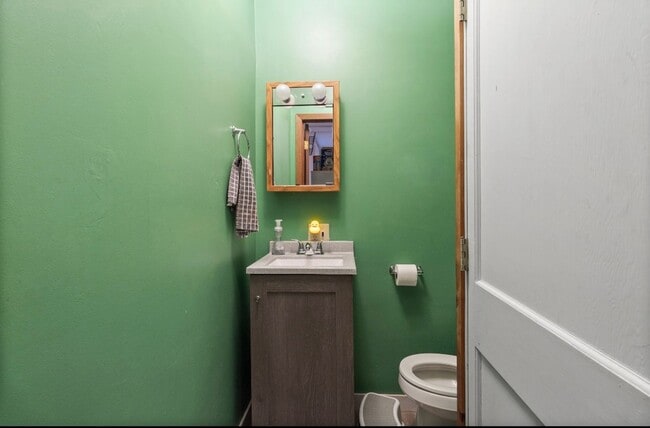 Building Photo - Five Bedroom Home in Weigent Hogan Unit 1520