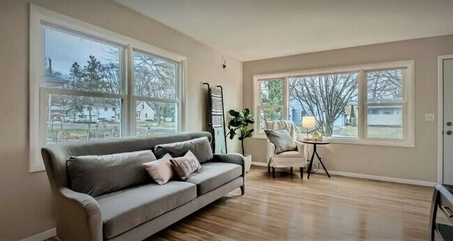 Photo - 1031 Sumter Ave N