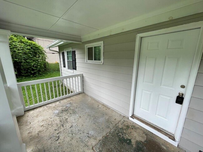 Photo - 1642 Mary George Ave NW