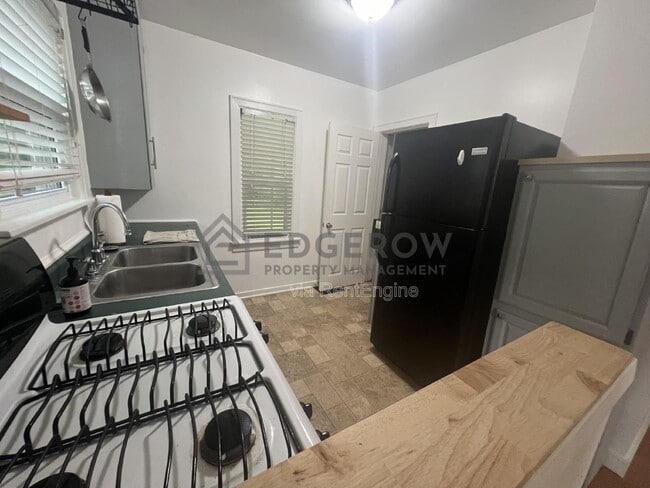 Photo - 2649 McKee Ave SW