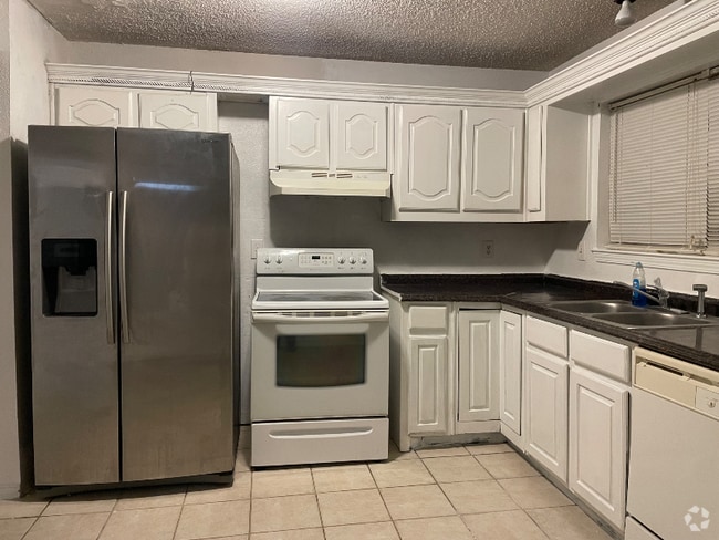 Building Photo - 10636 Wessex Dr Rental