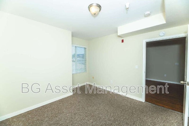 Photo - 1459 MacArthur Blvd Unit 46