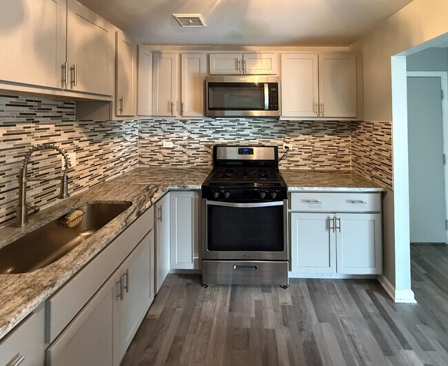 Photo - 16W470 Lake Dr Unit 201