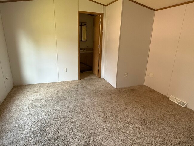 Bedroom - 21 Mill St