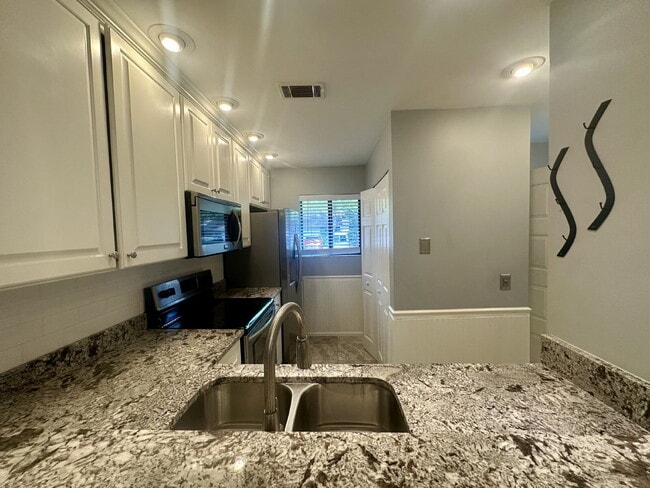 96 Mathews Dr Unit 157
