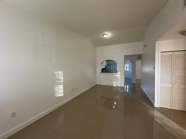 Photo - 2921 SE 12th Rd Unit 203