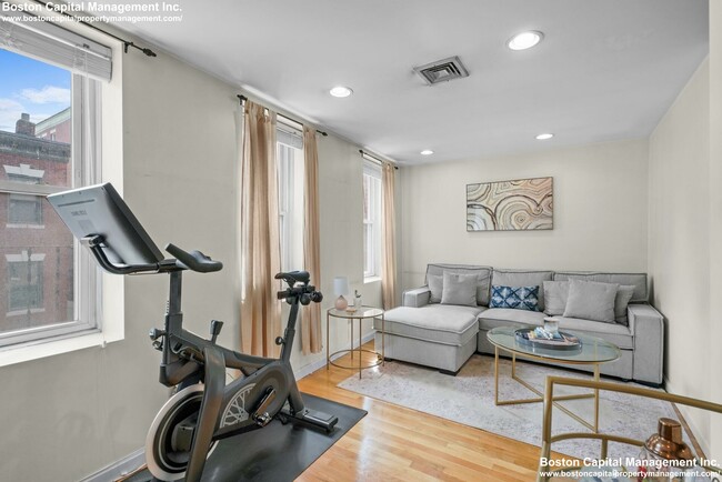 Photo - 198 Endicott St Apartments Unit 3