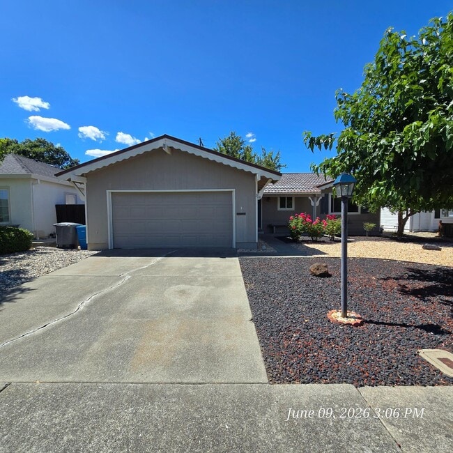 Building Photo - 118 Yosemite Cir