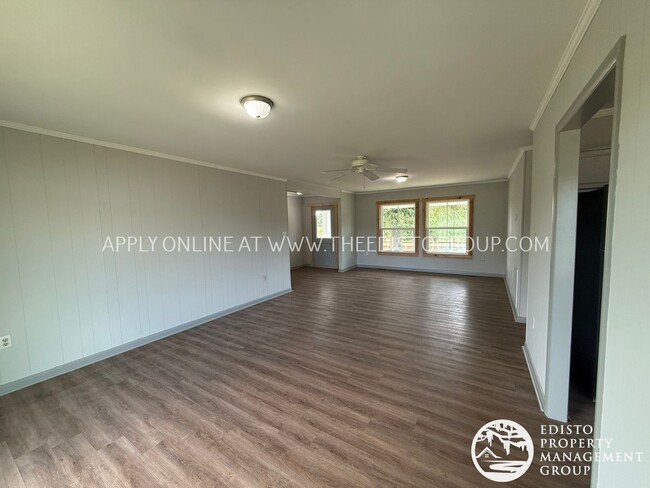 Photo - Remodeled Country Home with Privacy, Stora...