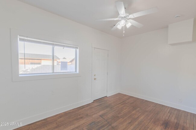 Photo - 2032 W Adams St Unit 3