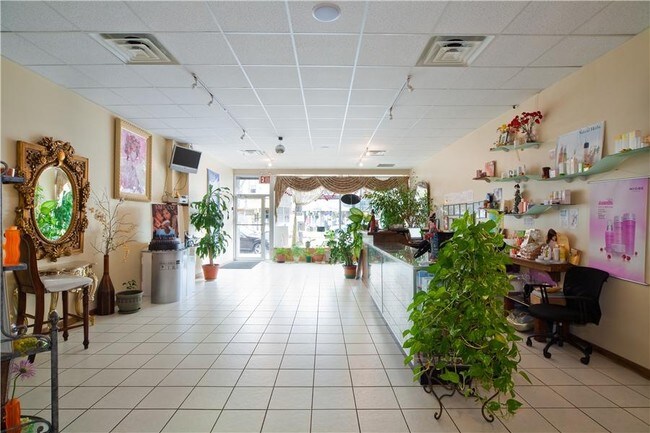 Photo - 647 Grand St