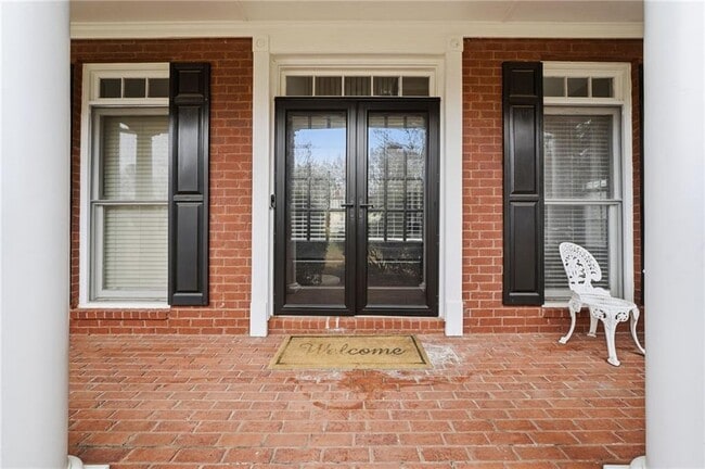 Photo - 310 Stoneleigh Dr SW