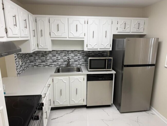 Photo - 3000 Riverside Dr Unidad 2011