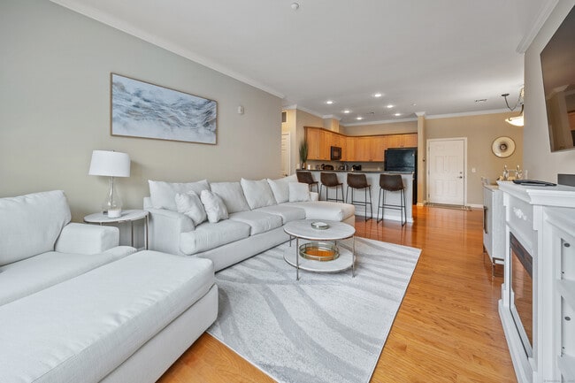 Building Photo - 1 King Philip Dr Unit 202