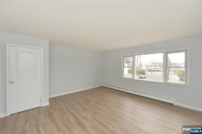 Photo - 421 Leonhardt Dr