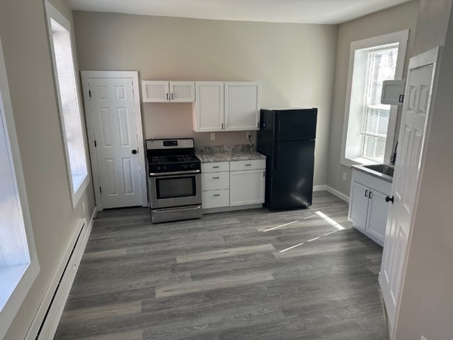 Building Photo - Central Ave Unit 3 - Premium