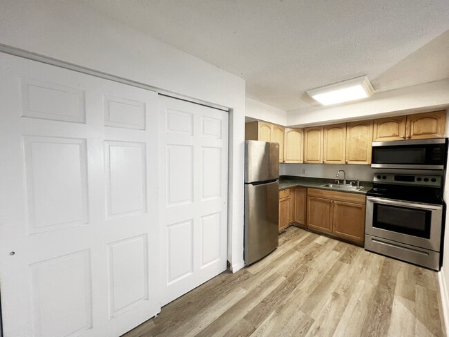 Building Photo - 65 NE 59th St Unit 2
