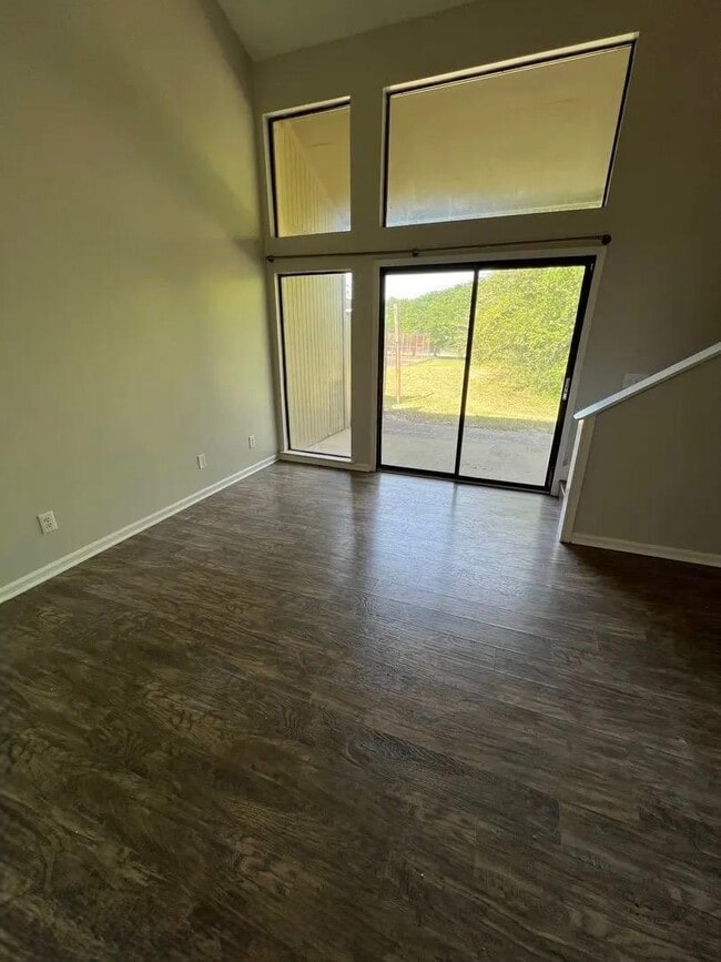 Photo - 1000 Stonegate Dr