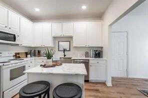 Photo - 8598 Hawthorne St