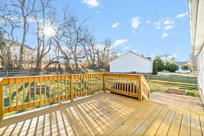 Photo - 810 Buckhorn Dr