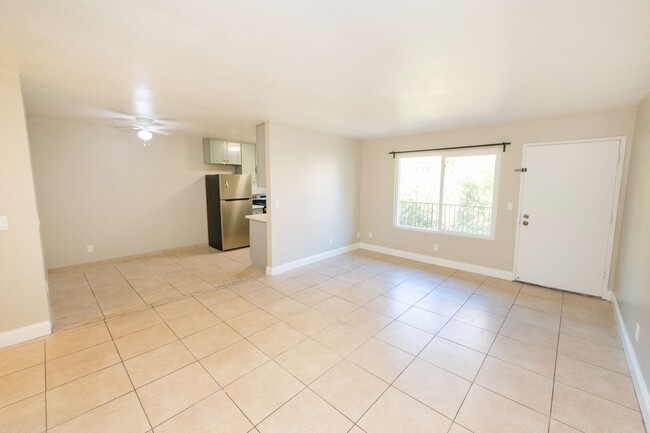 IMPERIAL BEACH / 2 Bedroom 1 bath / $2400... - IMPERIAL BEACH / 2 Bedroom 1 bath  / $2400... Condo Unit G