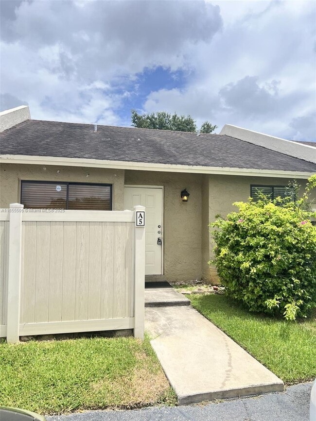 Building Photo - 10155 Boca Bend E Rental