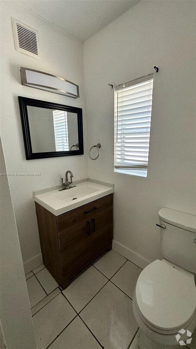 Building Photo - COLLEGE TRACT Rental