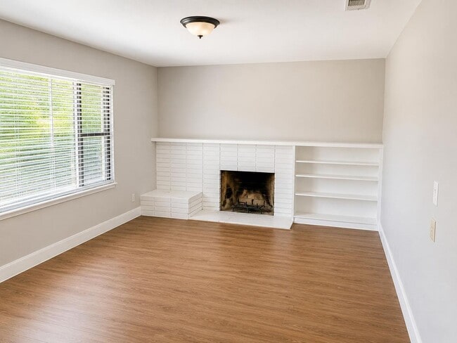 Photo - 4556 Beechnut Way