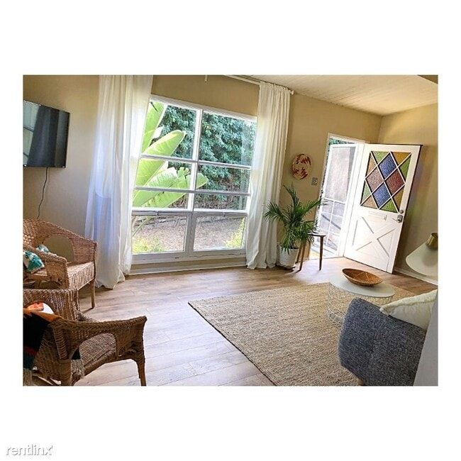 Photo - 2 br, 1 bath Apartment - 710 3rd St