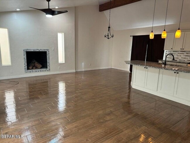 Photo - 129 S Apache Gold Lp