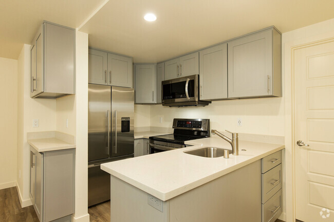 Building Photo - Modern Spacious 3 Bedroom, 2 Bath Apartmen... Unit 2 Rental