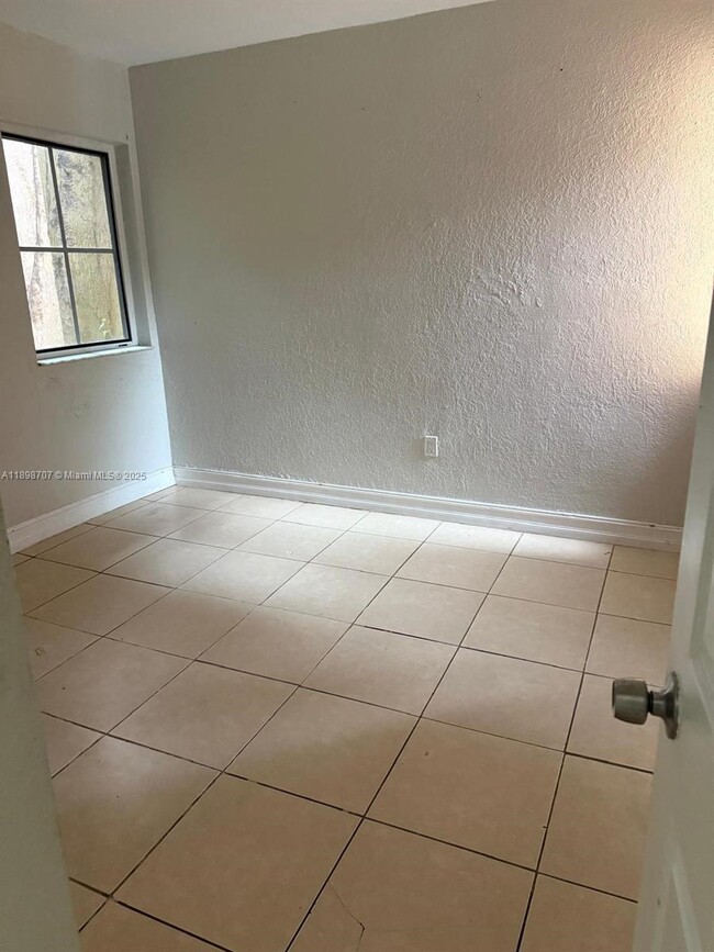Photo - 650 SW 11th St