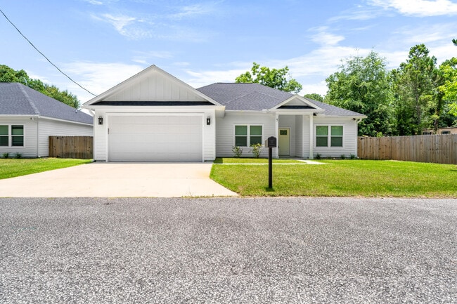 Building Photo - 5 Romana Ln