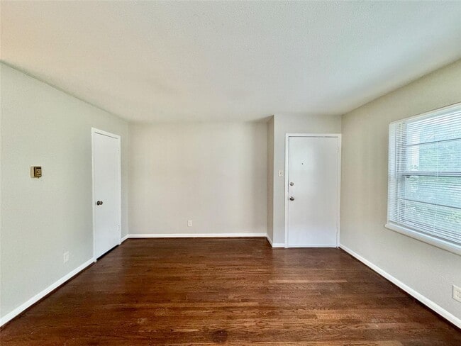 Photo - 1 Bedroom, 1 Bath Apartment in historic Munger Place!