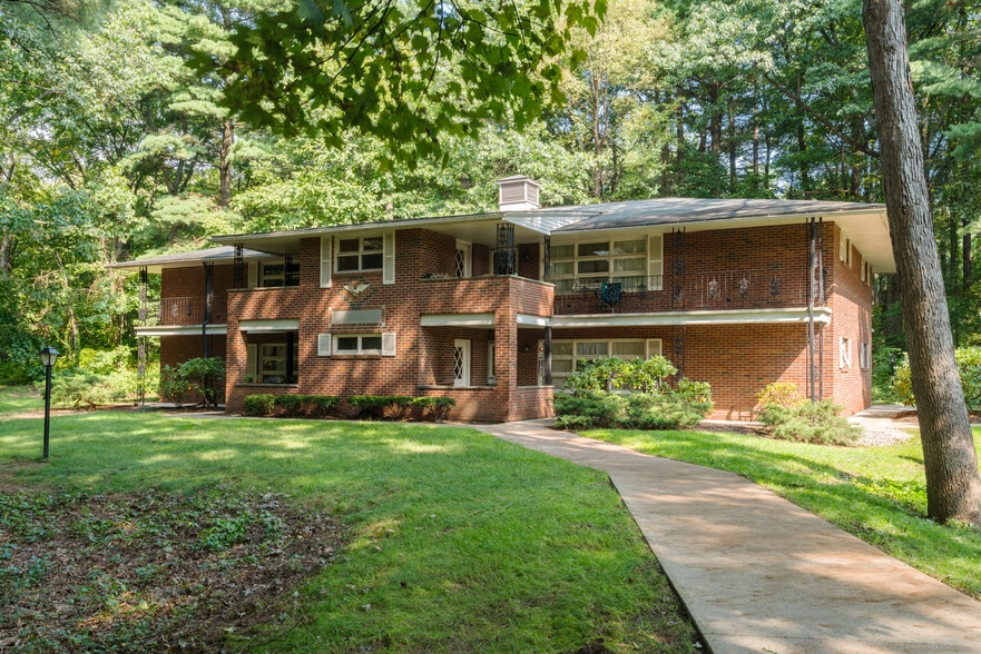 Parkwood Village Building Exterior