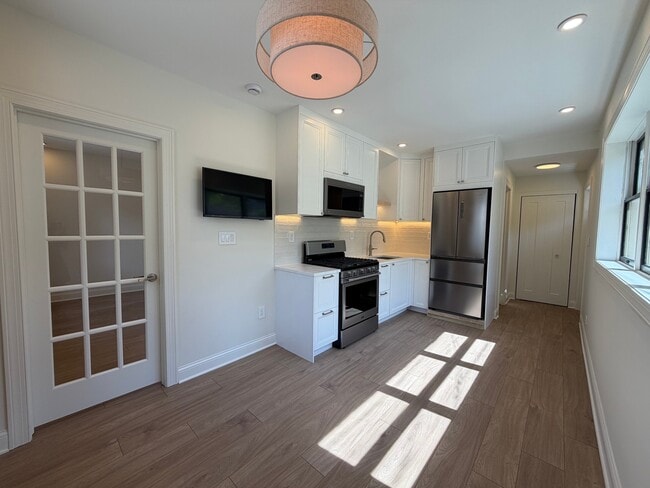 Building Photo - 5016 N Lawndale Ave Unit 1R