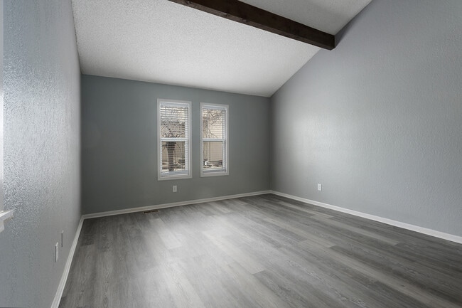 Photo - 586 NW Valleybrook Rd