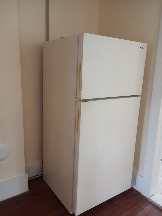 Photo - 120 W 6th St