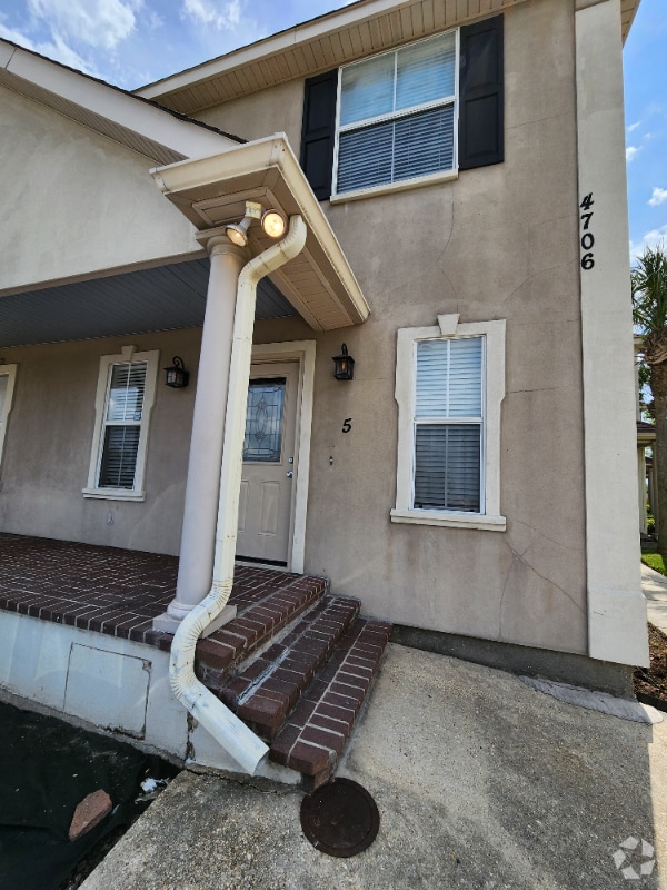 Building Photo - 4706 Pontchartrain Dr Rental