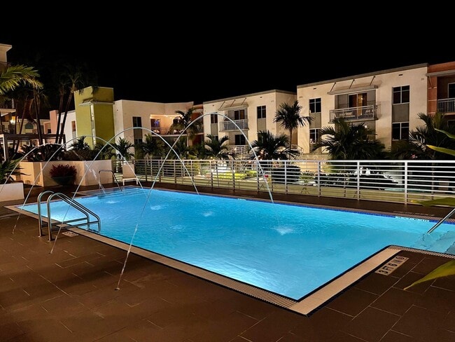 Building Photo - 111 SE 1st Ave Unit 404