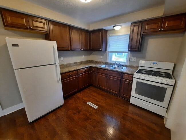 Photo - 3 Bedroom, 2 Bathroom Home with 1+ car attached garage