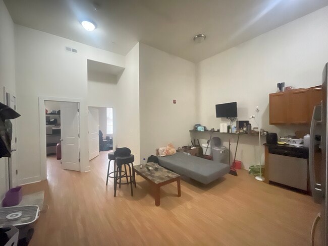 Photo - 3835-3837 Hamilton St