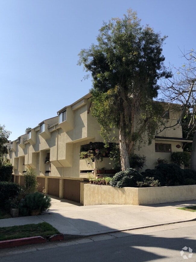 Building Photo - 276 E Bellevue Dr Rental