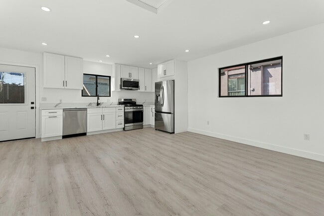 615 N Coronado St Unit 3