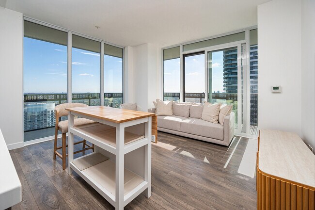 Photo - 8 Eglinton Ave E Unit 4211