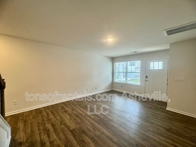 Photo - 6 Chambers Garden Dr