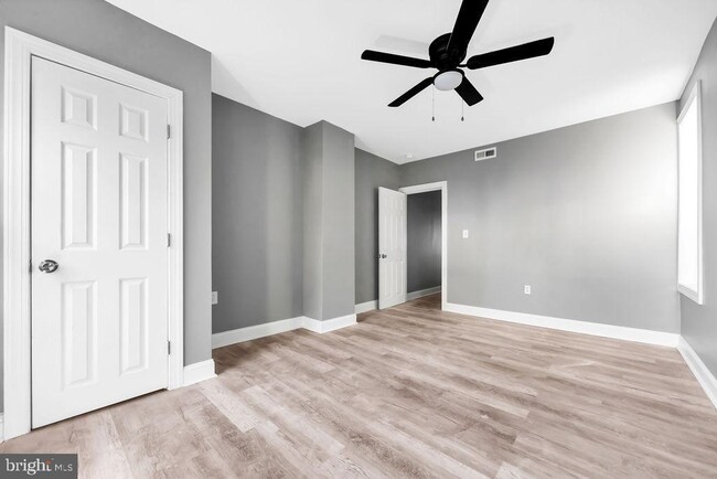 Photo - 606 S 52nd St